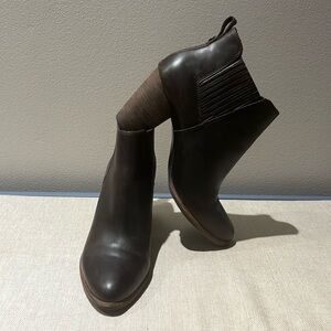 Women’s Brown heel UGG boots